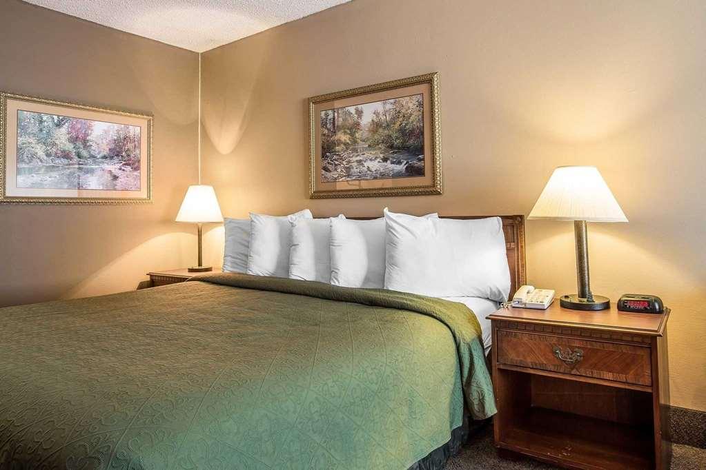 Quality Inn & Suites Mt Chalet Клейтън Стая снимка